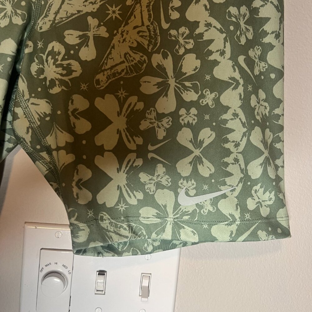 Nike Dri-Fit Women's Recreation Club Green Flower Butterfly Biker Shorts Size 1X - Picture 11 of 12